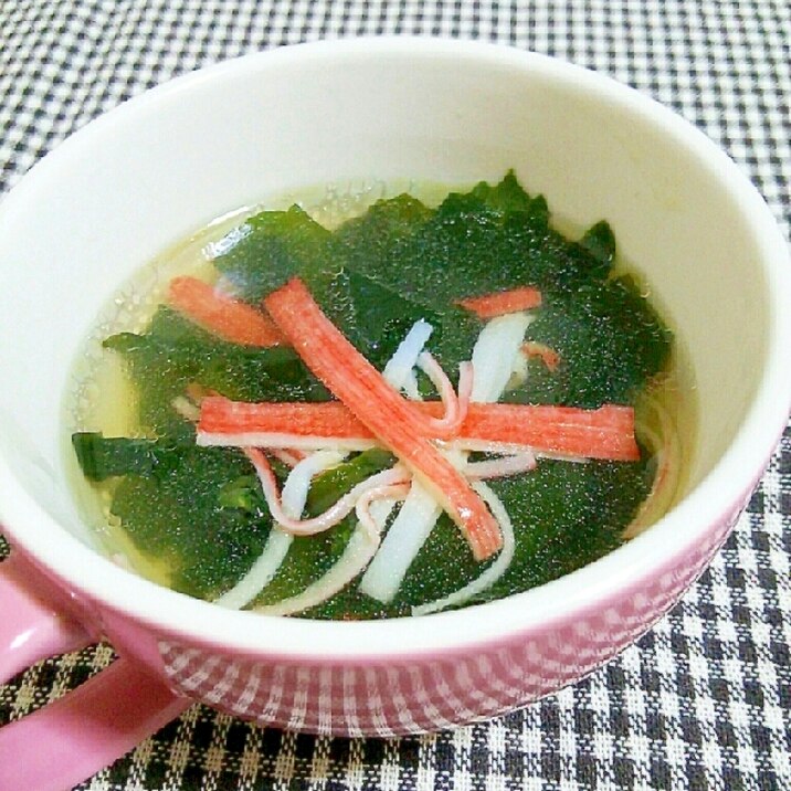 ワカメとカニカマの中華風コンソメスープ